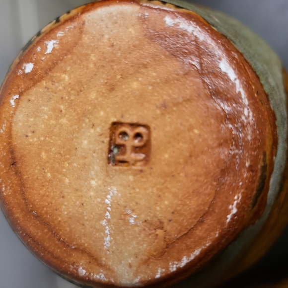 Mid-Century Modern Studio Pottery Ceramic Wall Pocket Vase - Picture 11 of 13